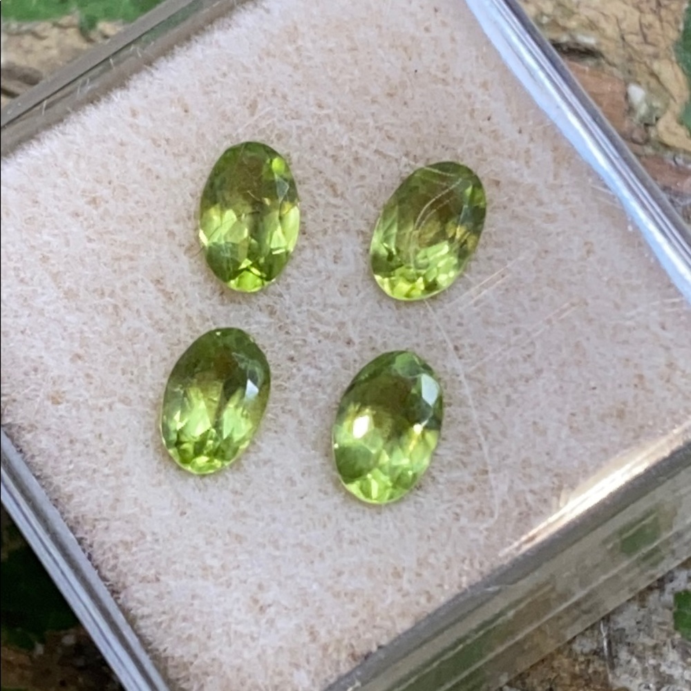Oval Cut Loose Peridot Stones 1.20ct